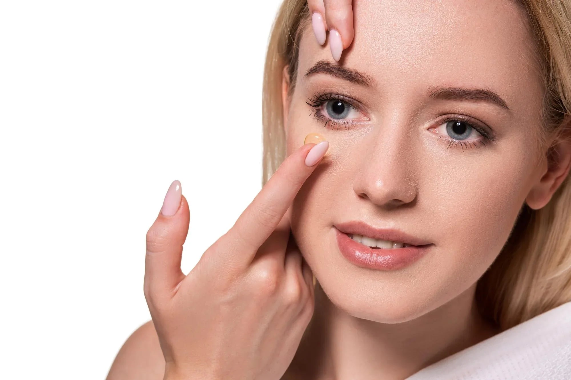 Beautiful Lady using Color Contact Lenses