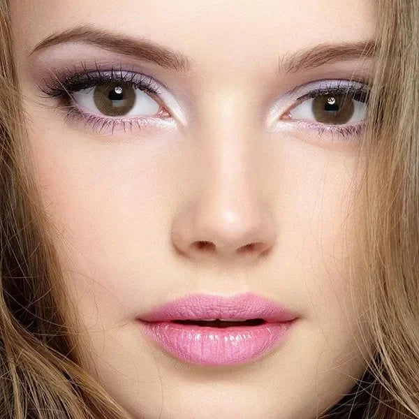 Close-up of Hidrocor Avela Brown Color Lenses, showcasing their natural brown hue and subtle limbal ring.